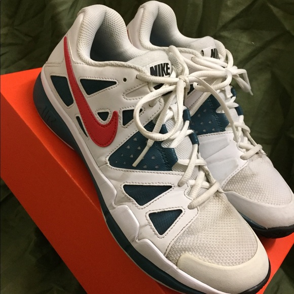 White Nike Men’s 9.5 - Picture 3 of 4